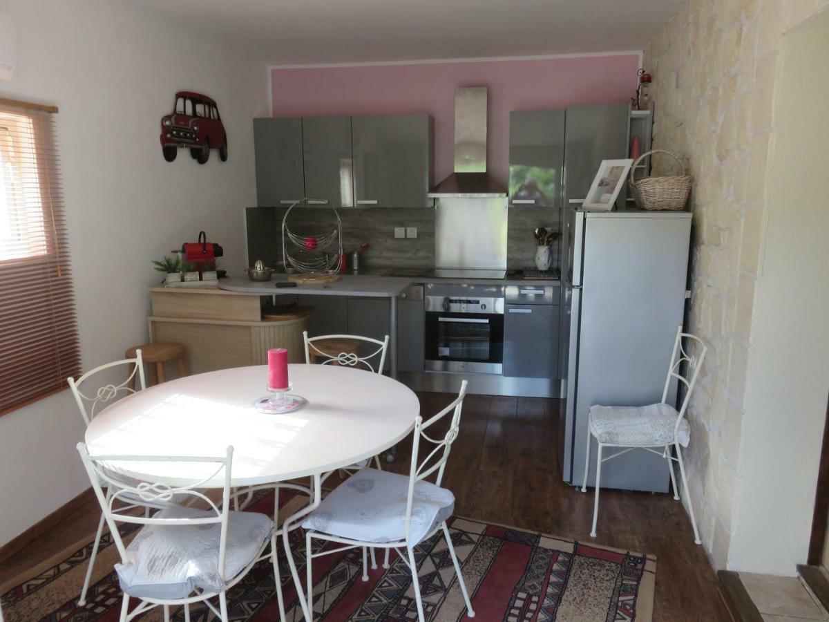 Charmant Appartement Saint Gely Cornillon Exterior foto